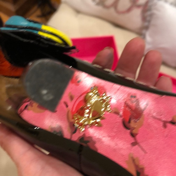 Betsy Johnson peep toe pumps in patent size 9 - Picture 7 of 8